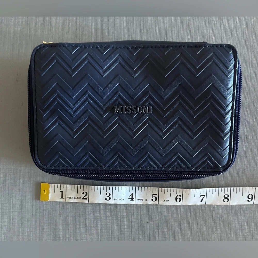 DELTA MISSONI Newest Business Delta One Class amenity kit Dark Blue. New unisex